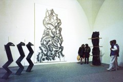 der-berg-steht-auf-ausstellung-galerie-der-kuenstler
