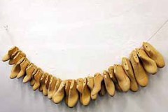 seite-25__footsteps_-2018_-150-cm_Holz