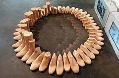 seite18-unten_footsteps_-2018_-150-cm-Holz-und-Medienkoffer-mit-Loops